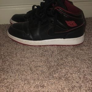 Air Jordan 1 Retro Mid “Black Gym Red”